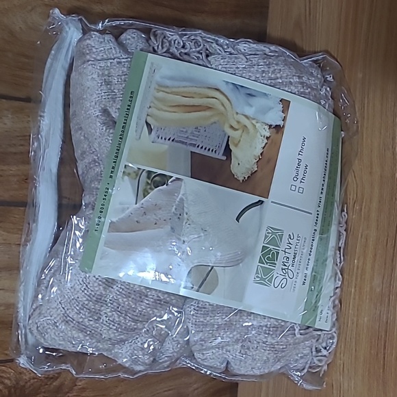 Champagne Coloured Throw - Picture 1 of 2